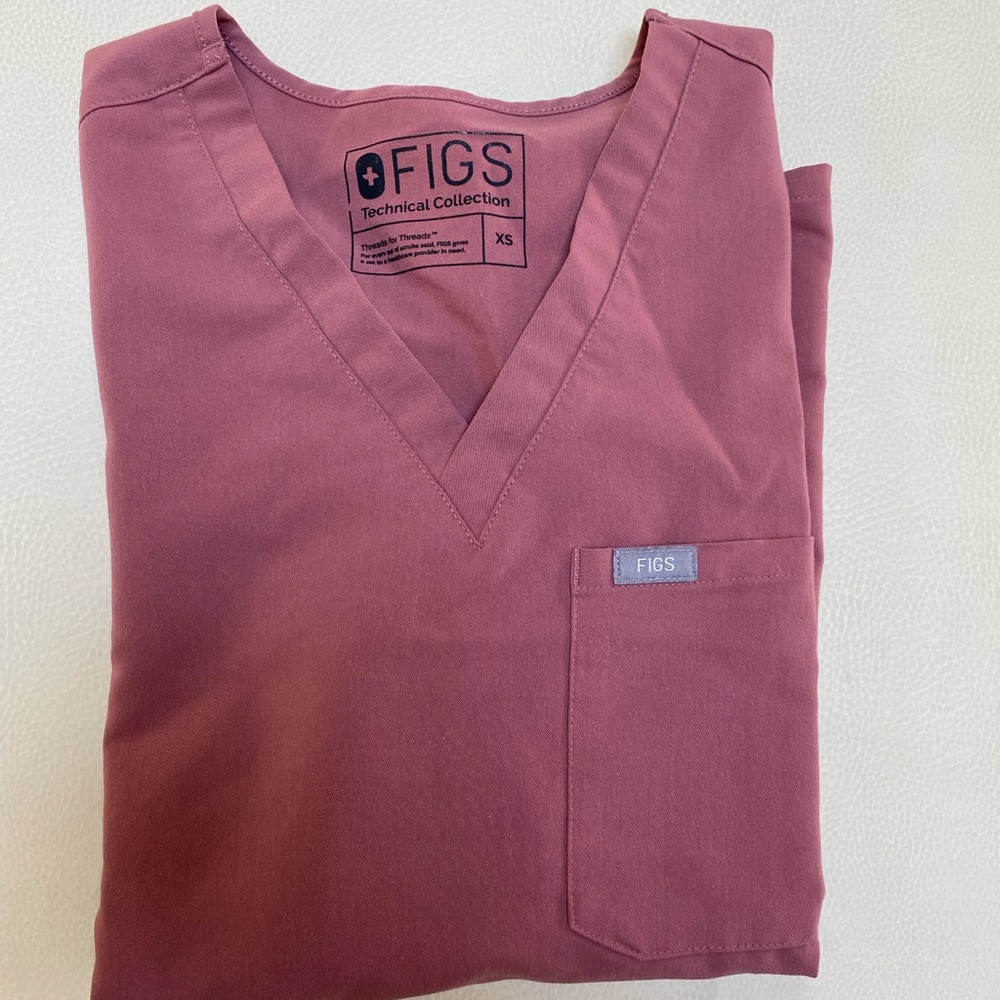 Figs scrub top
